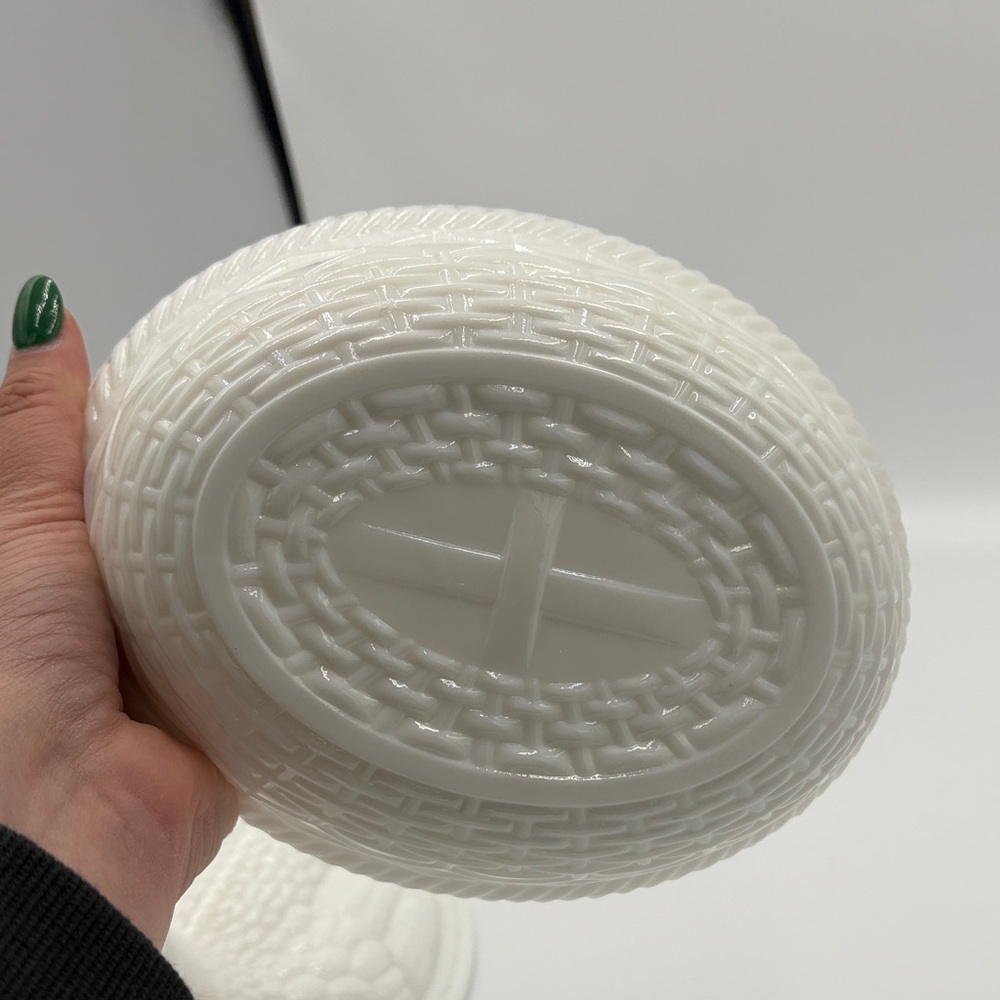 Vintage White Hen Covered Dish - Picture 6 of 10